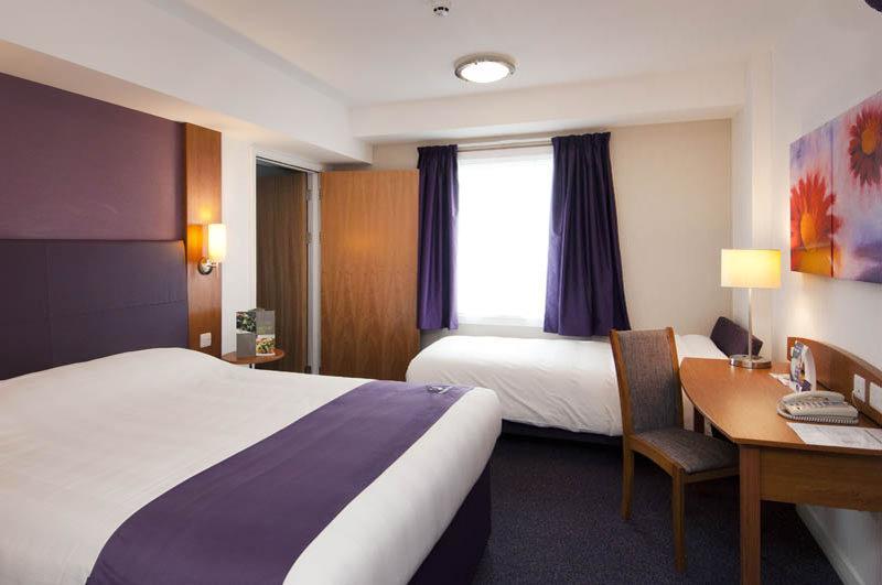 Premier Inn Crewe Нантвич Экстерьер фото